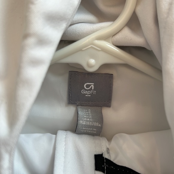 GapFit run jacket in white - Picture 2 of 3